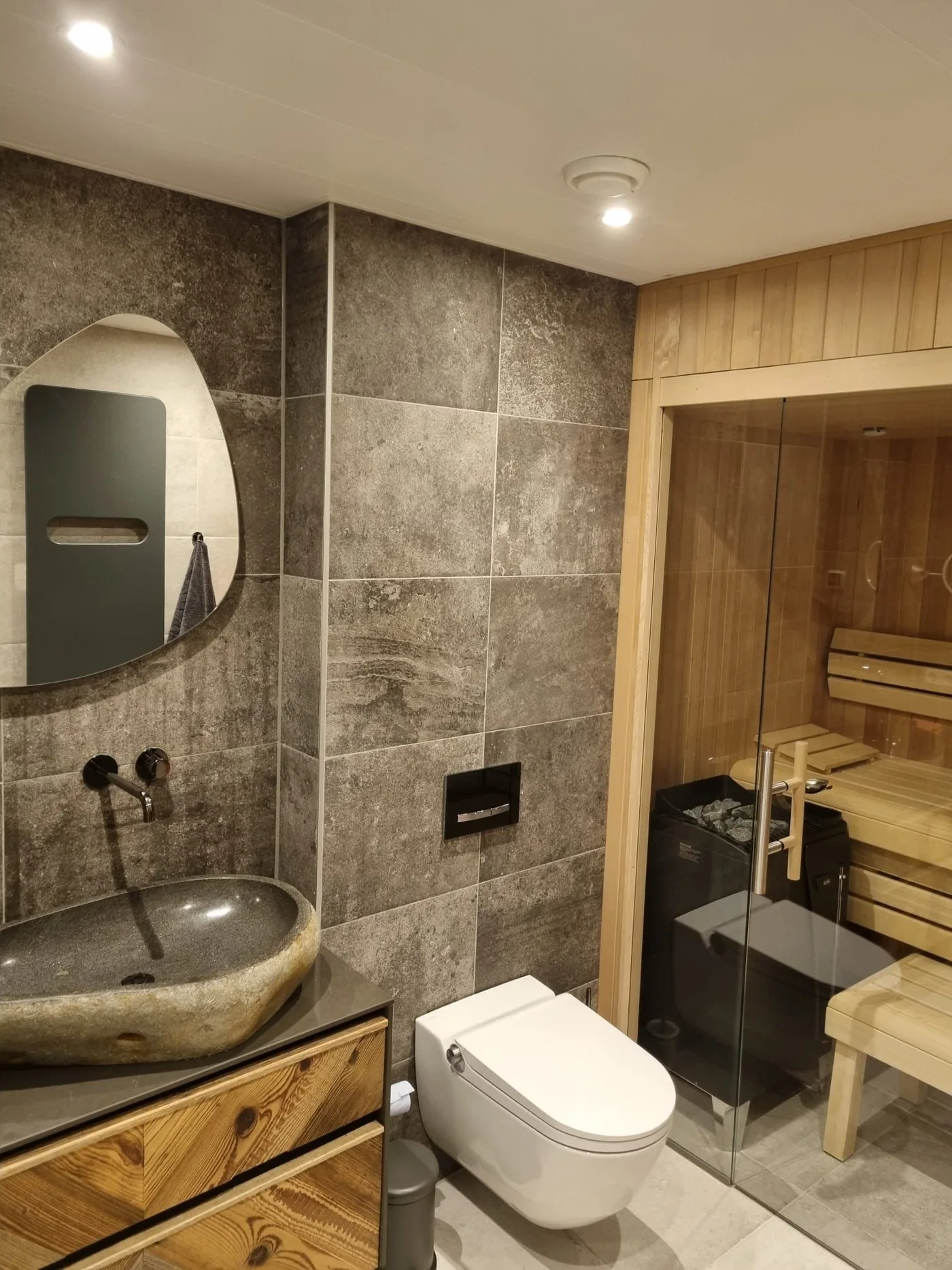 Exclusieve badkamer met inpandige sauna in Domburg, detail 3